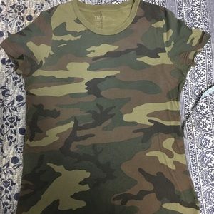 TNA Camo print t-shirt. GUC. Large